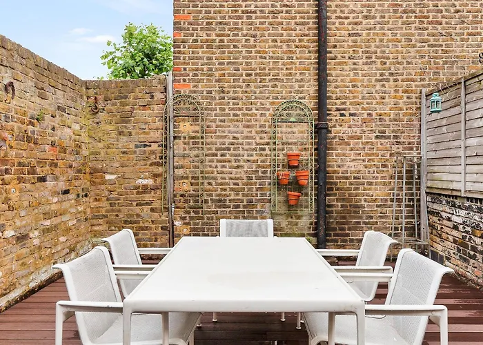 Charming Golborne Escape